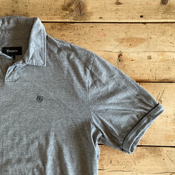 2/20$ Brixton grey polo size XL - Picture 2 of 8